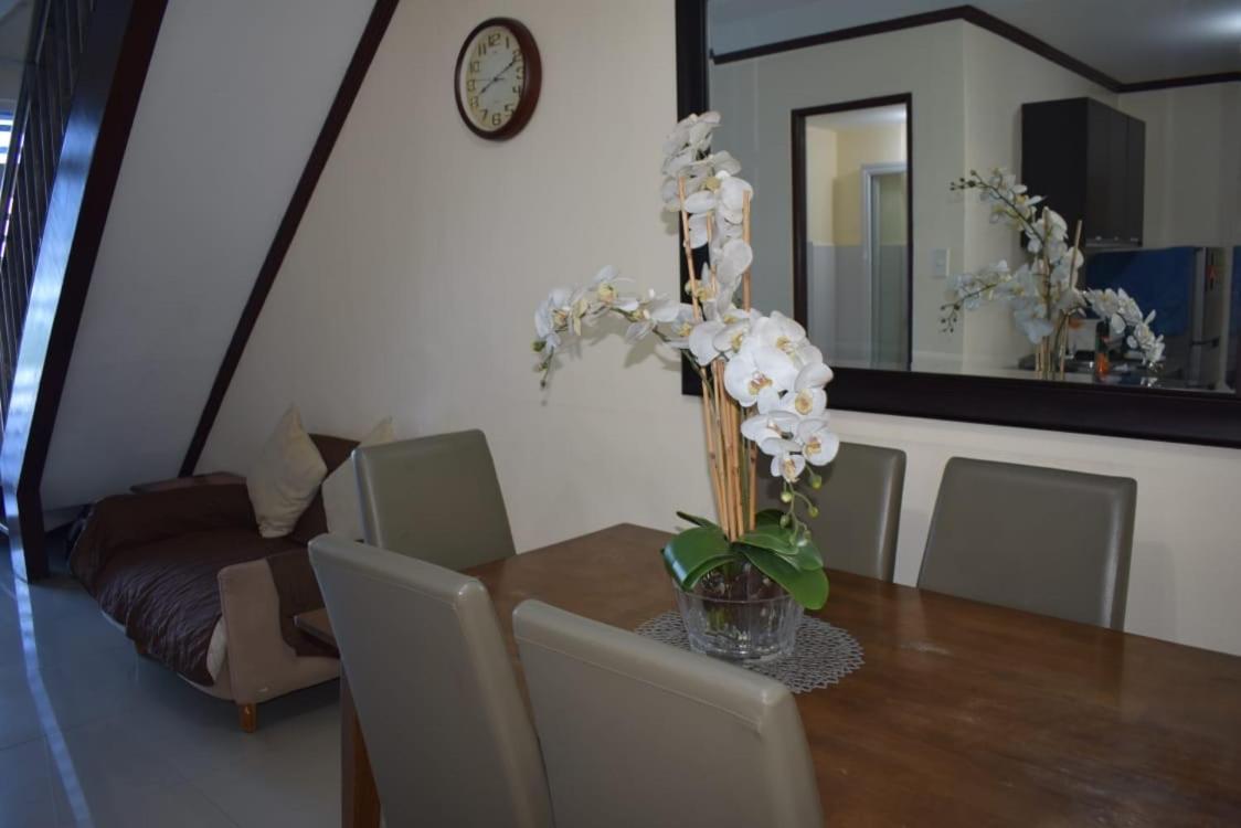 Affordable Makati Apt Manila Luaran gambar