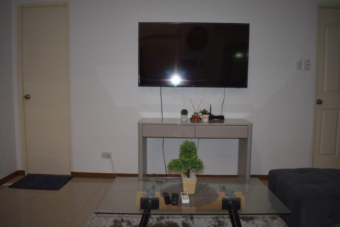 Affordable Makati Apt Manila Luaran gambar